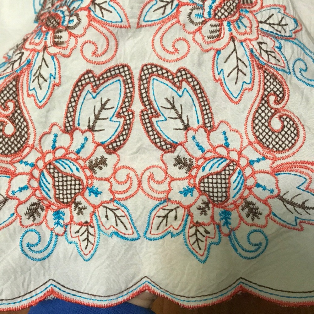 Embroidered tank - Picture 3 of 5